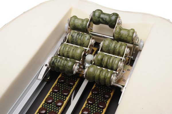 pat de masaj cu pietre de jad